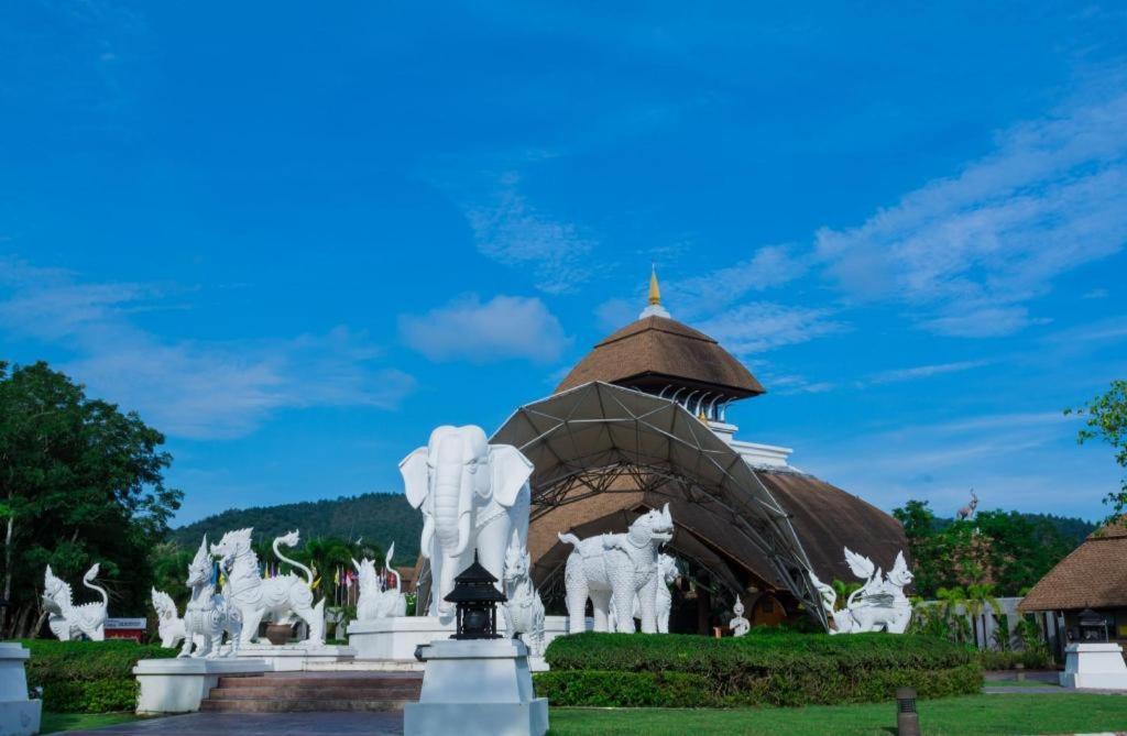 Oyo 909 Guiding Star Resort Chiang Mai Luaran gambar